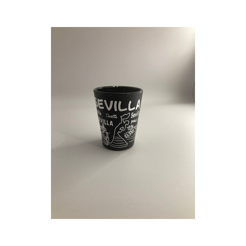 Chupito blanco y negro