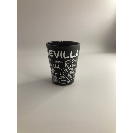 Chupito blanco y negro